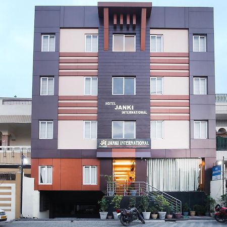 Hotel Janki International 3 Km From Kashi Vishwanath Temple Free Pickup From Railway Station พาราณสี ภายนอก รูปภาพ