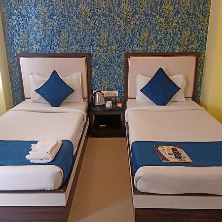Hotel Janki International 3 Km From Kashi Vishwanath Temple Free Pickup From Railway Station พาราณสี ภายนอก รูปภาพ