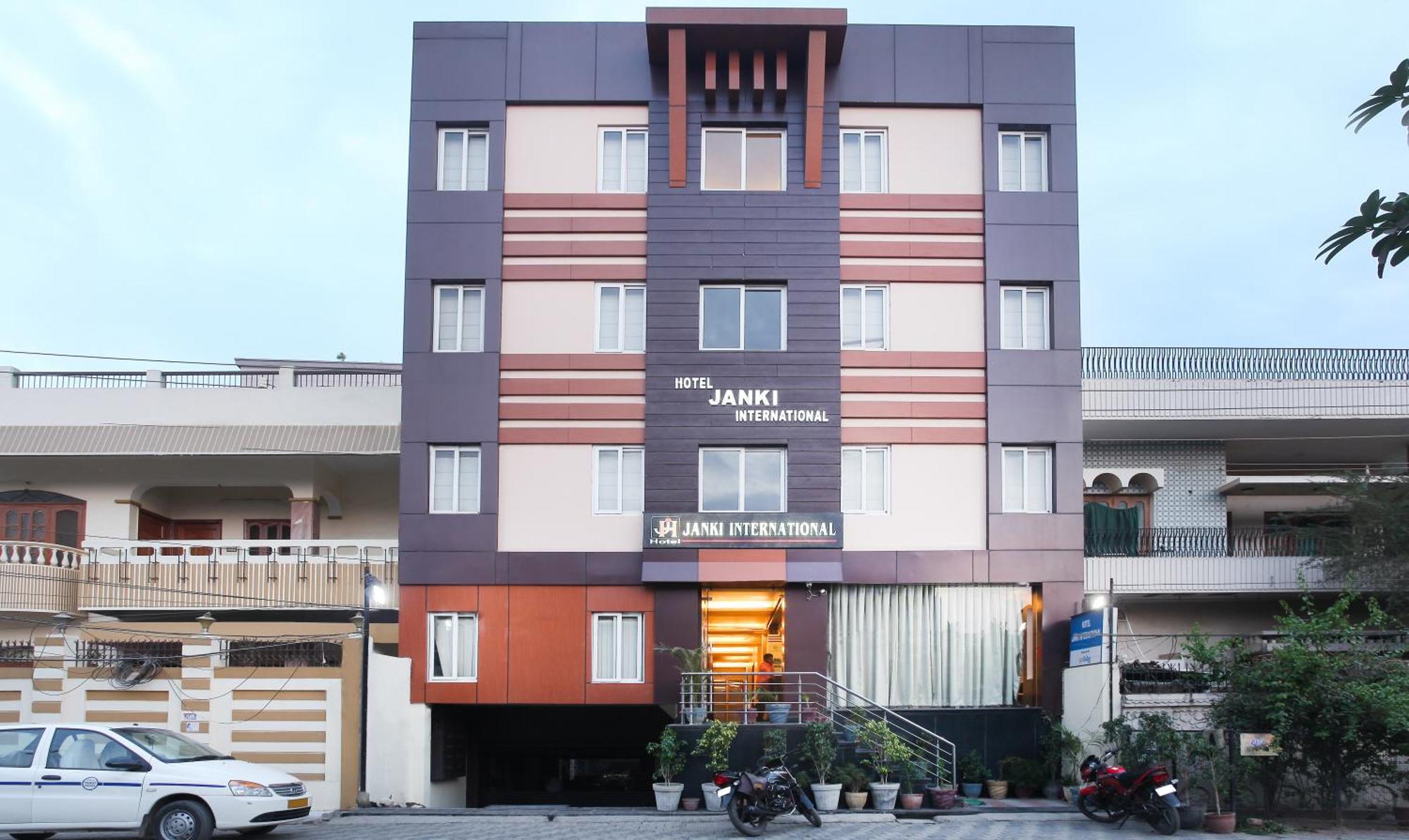 Hotel Janki International 3 Km From Kashi Vishwanath Temple Free Pickup From Railway Station พาราณสี ภายนอก รูปภาพ