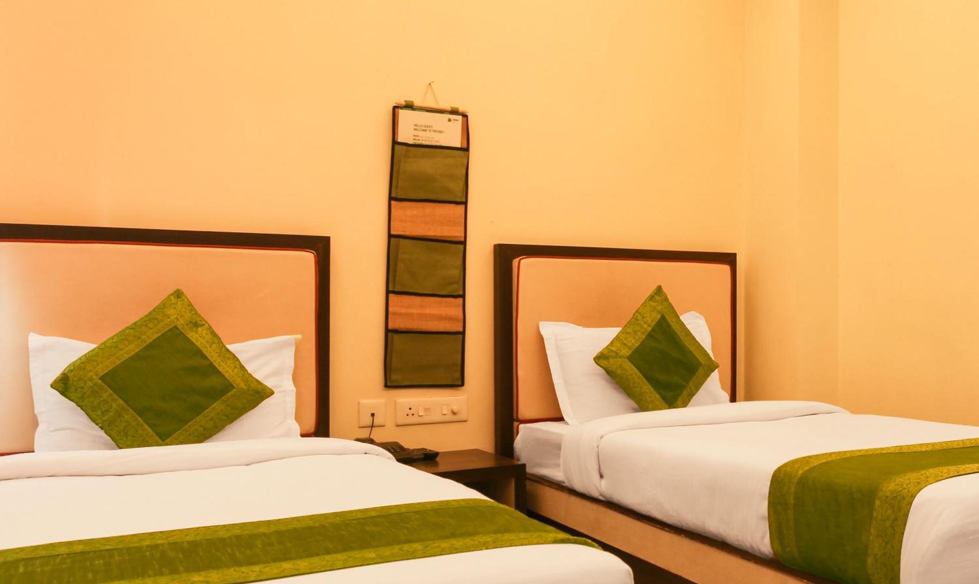 Hotel Janki International 3 Km From Kashi Vishwanath Temple Free Pickup From Railway Station พาราณสี ภายนอก รูปภาพ