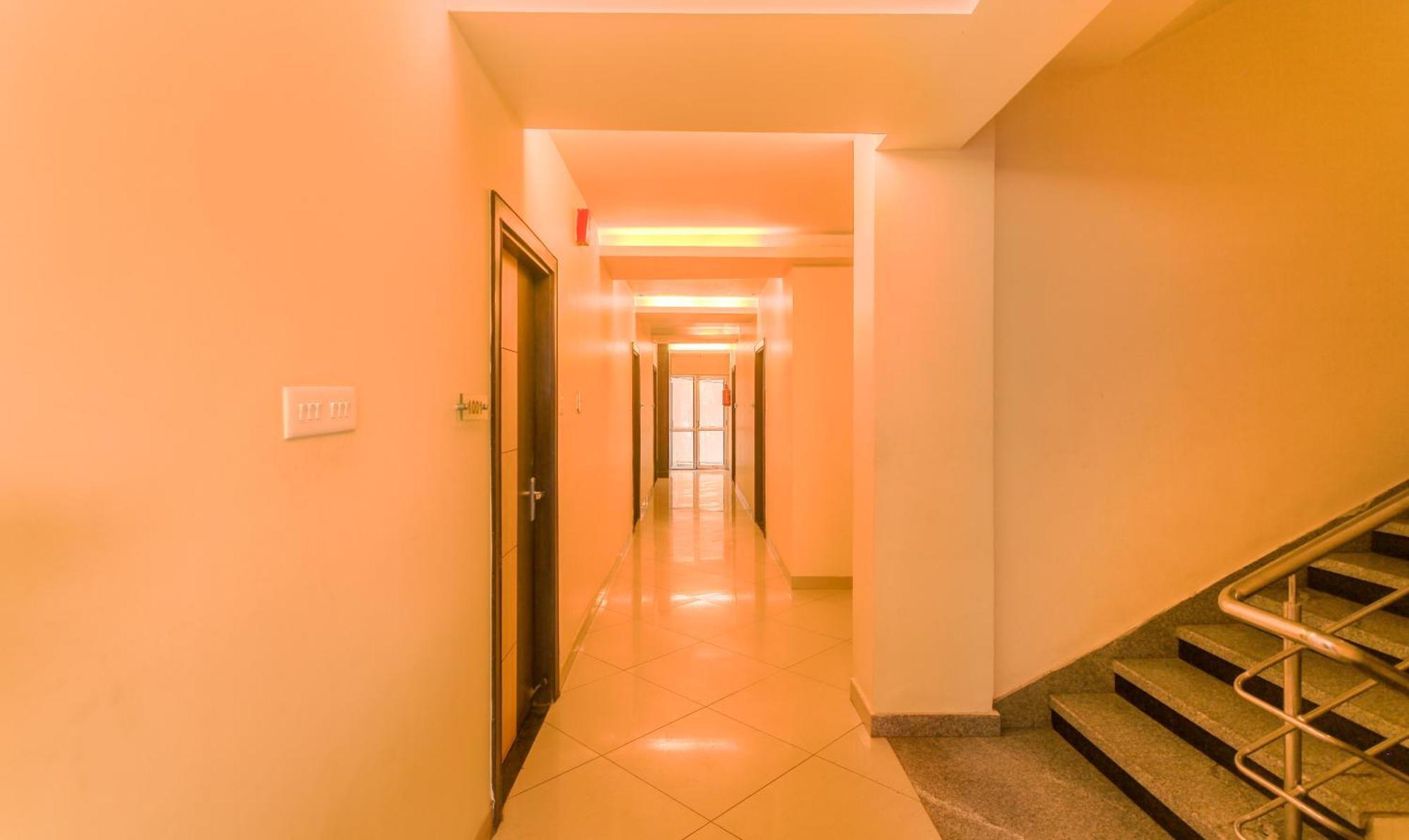 Hotel Janki International 3 Km From Kashi Vishwanath Temple Free Pickup From Railway Station พาราณสี ภายนอก รูปภาพ