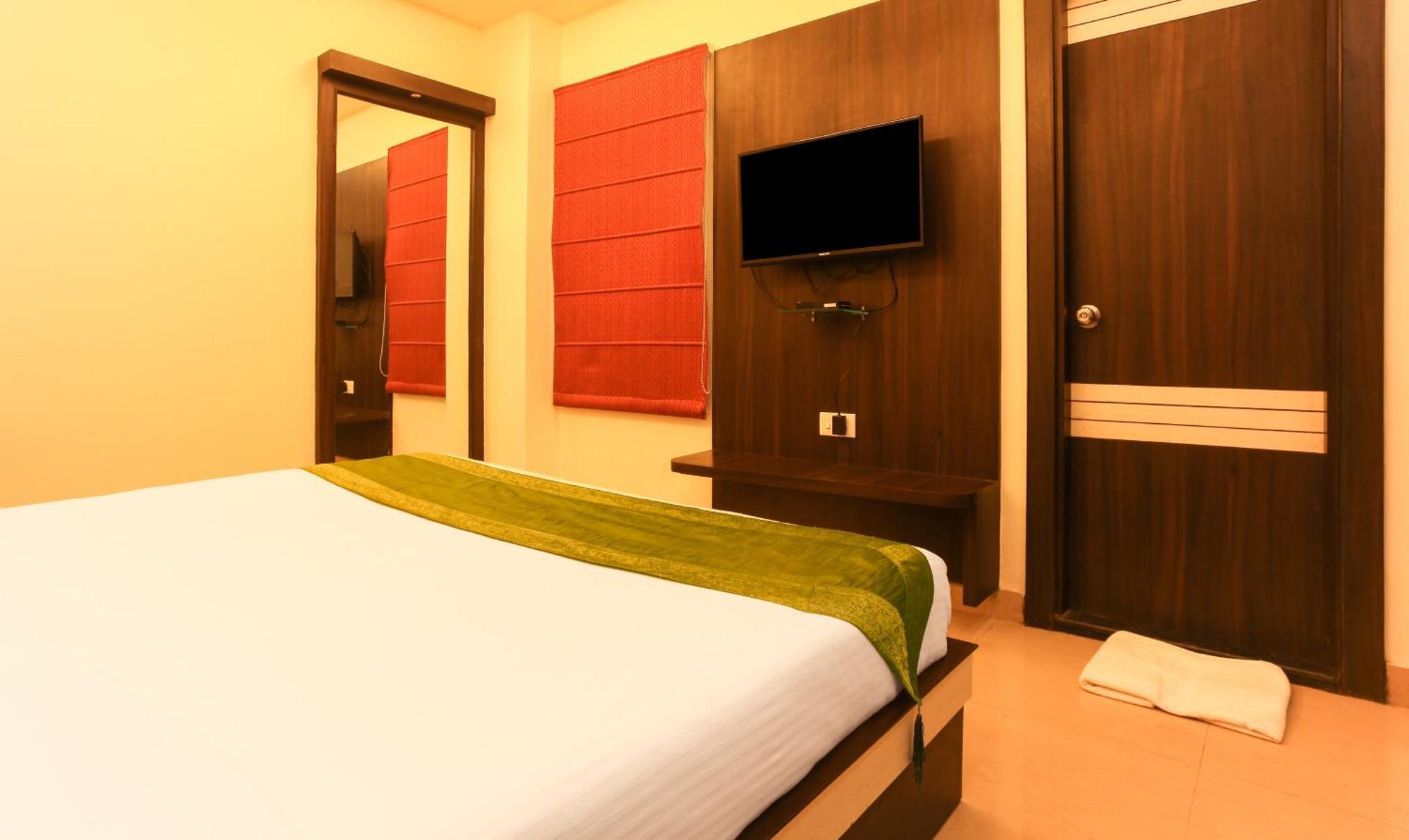 Hotel Janki International 3 Km From Kashi Vishwanath Temple Free Pickup From Railway Station พาราณสี ภายนอก รูปภาพ