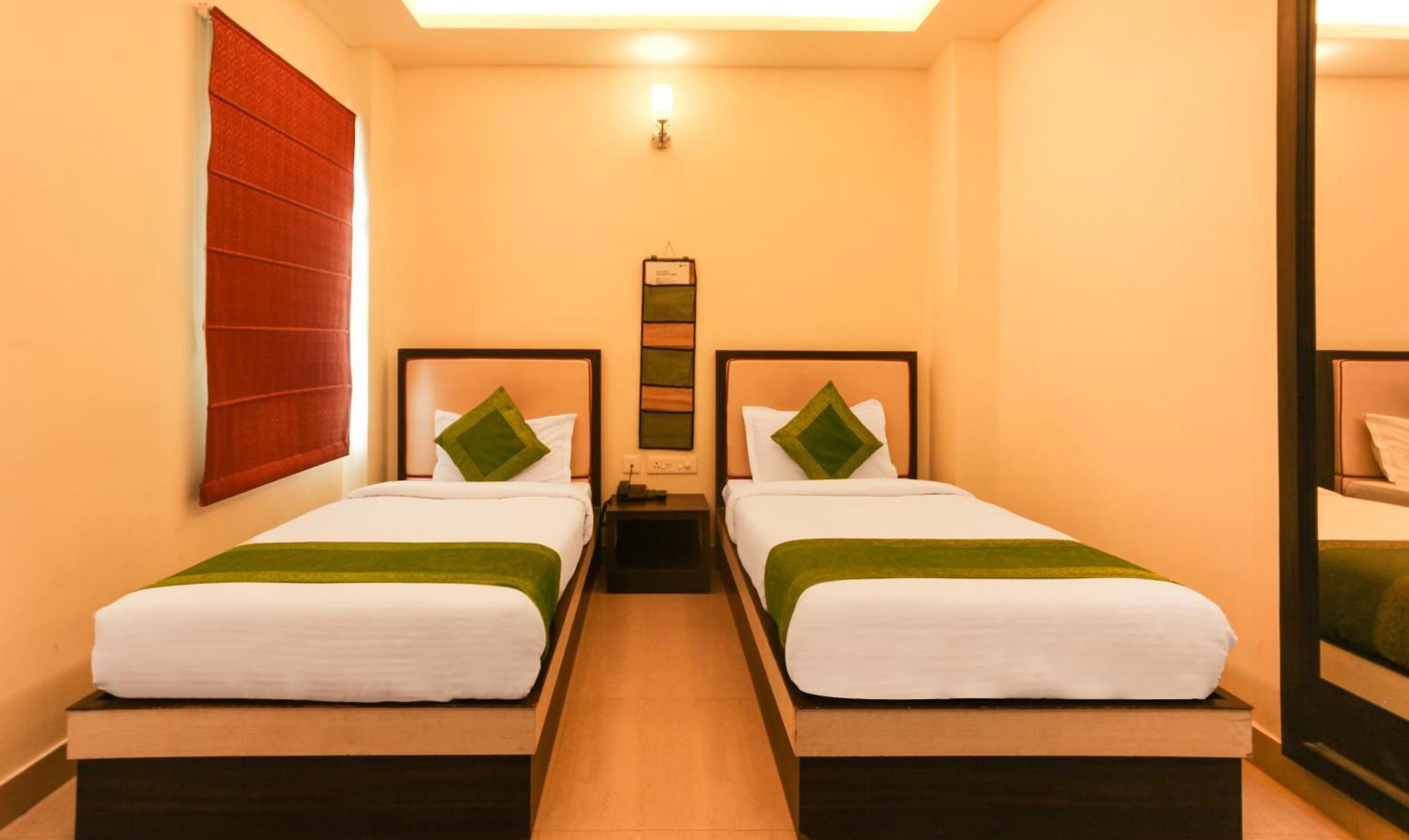 Hotel Janki International 3 Km From Kashi Vishwanath Temple Free Pickup From Railway Station พาราณสี ภายนอก รูปภาพ