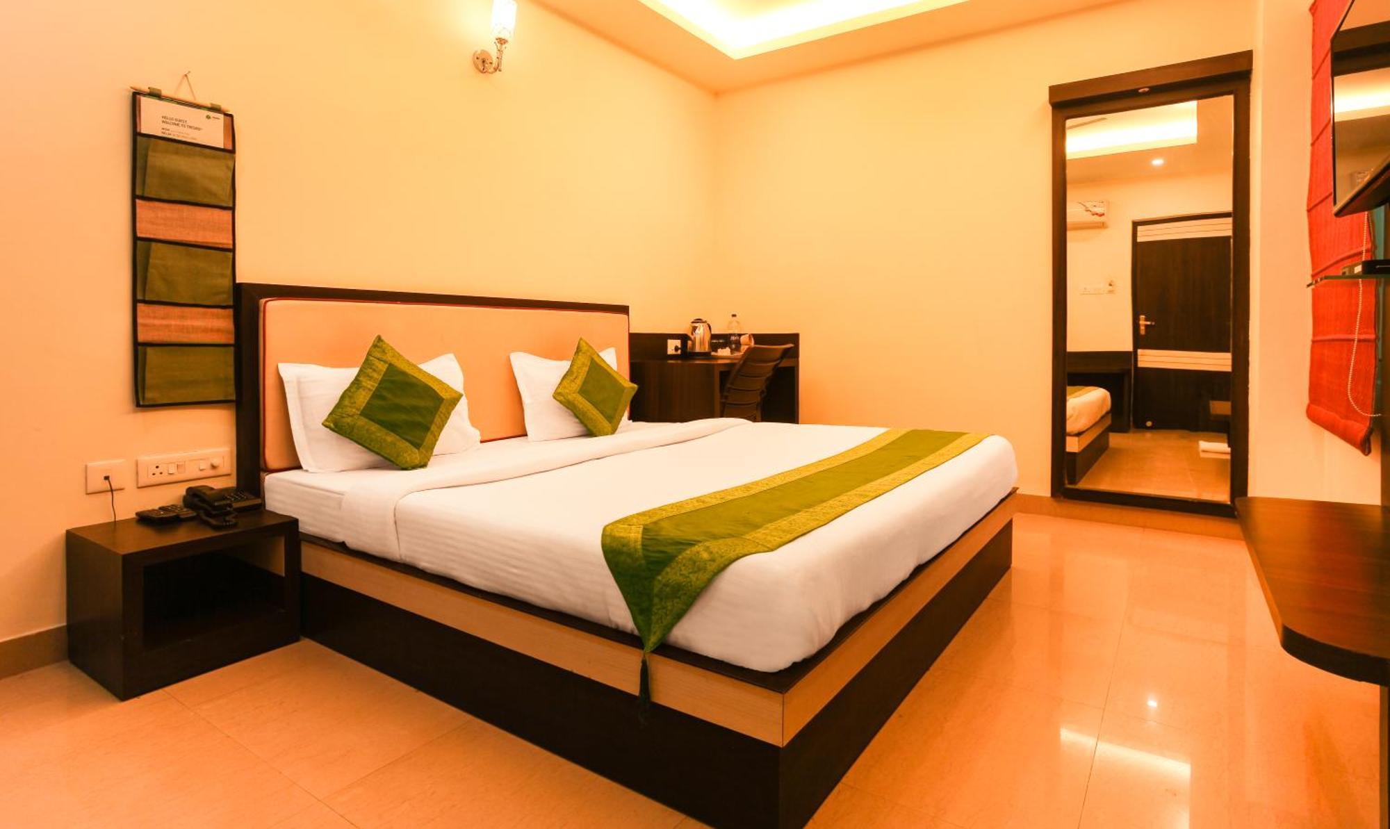 Hotel Janki International 3 Km From Kashi Vishwanath Temple Free Pickup From Railway Station พาราณสี ภายนอก รูปภาพ