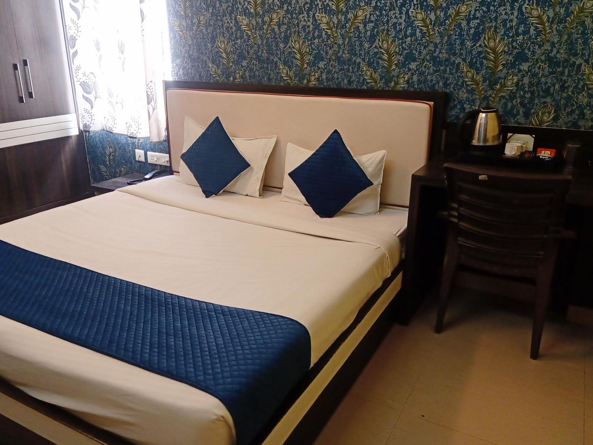 Hotel Janki International 3 Km From Kashi Vishwanath Temple Free Pickup From Railway Station พาราณสี ภายนอก รูปภาพ