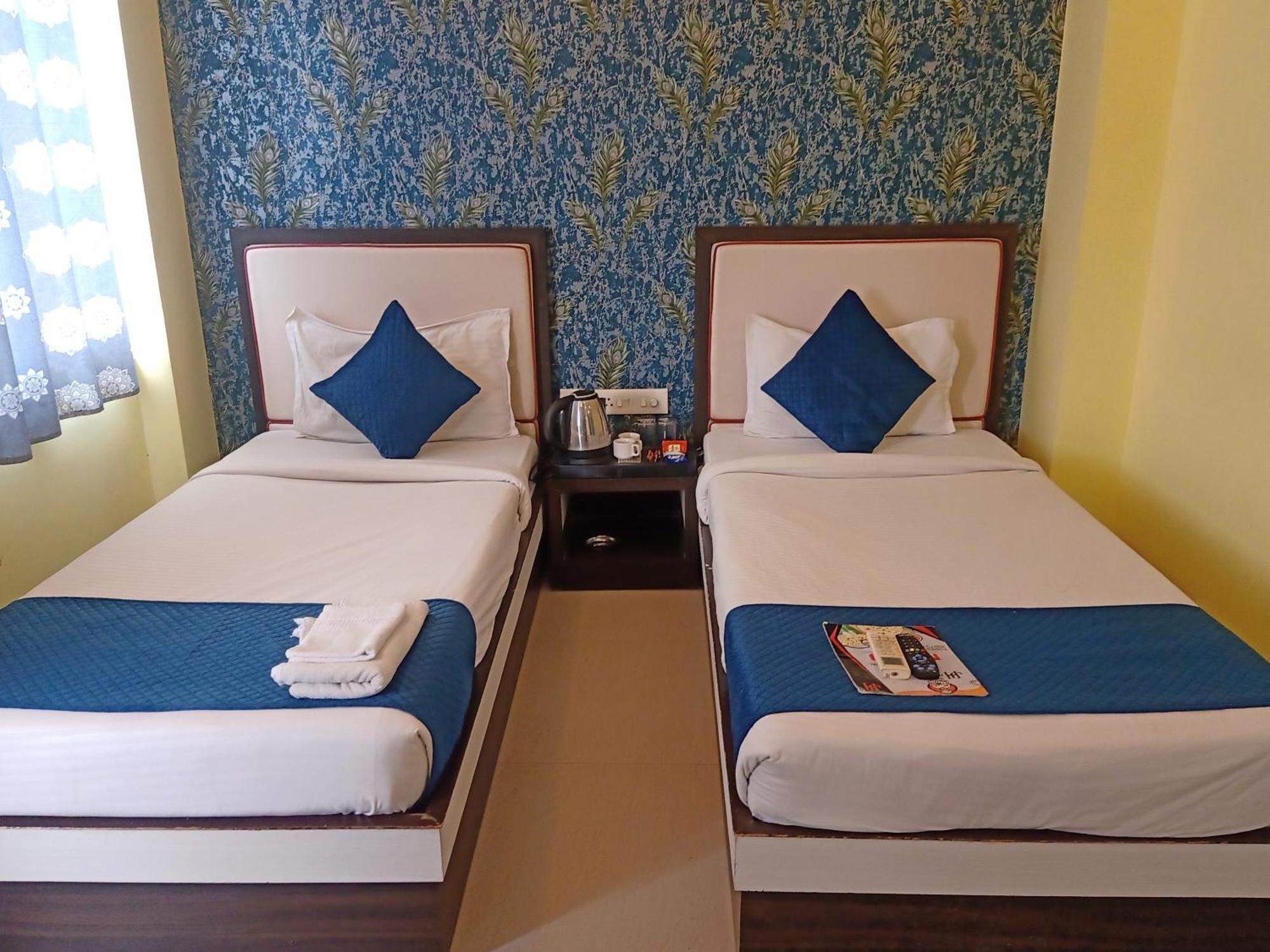 Hotel Janki International 3 Km From Kashi Vishwanath Temple Free Pickup From Railway Station พาราณสี ภายนอก รูปภาพ