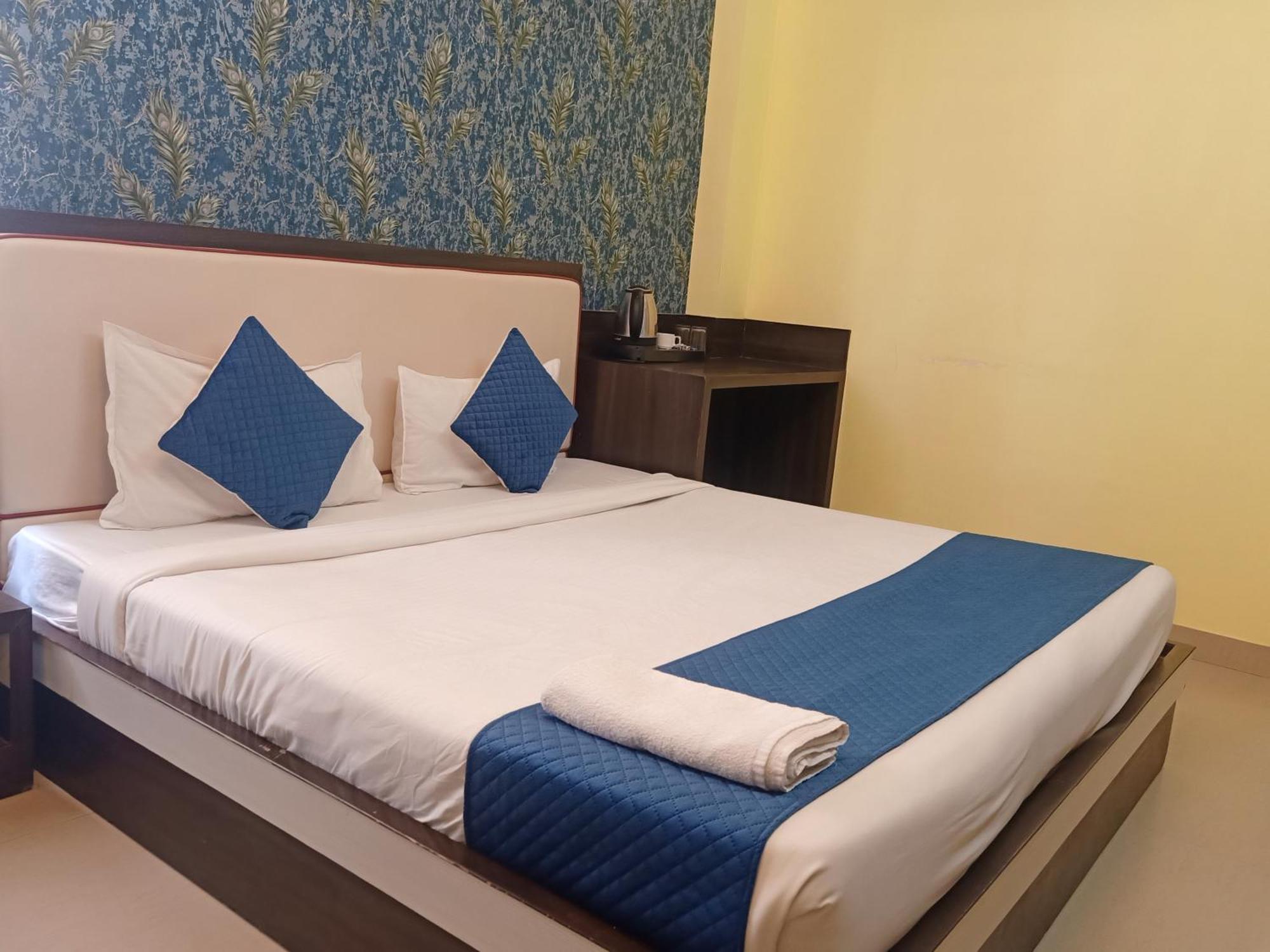 Hotel Janki International 3 Km From Kashi Vishwanath Temple Free Pickup From Railway Station พาราณสี ภายนอก รูปภาพ