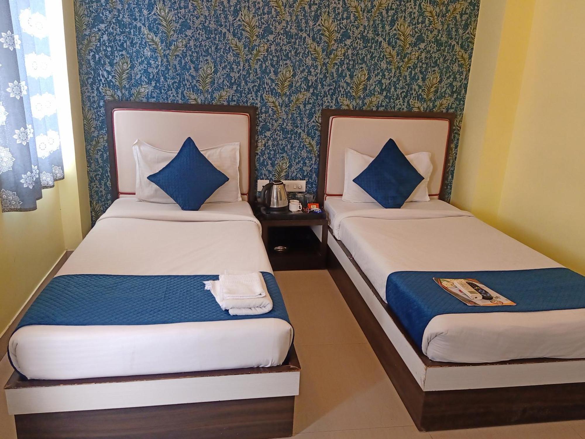 Hotel Janki International 3 Km From Kashi Vishwanath Temple Free Pickup From Railway Station พาราณสี ภายนอก รูปภาพ