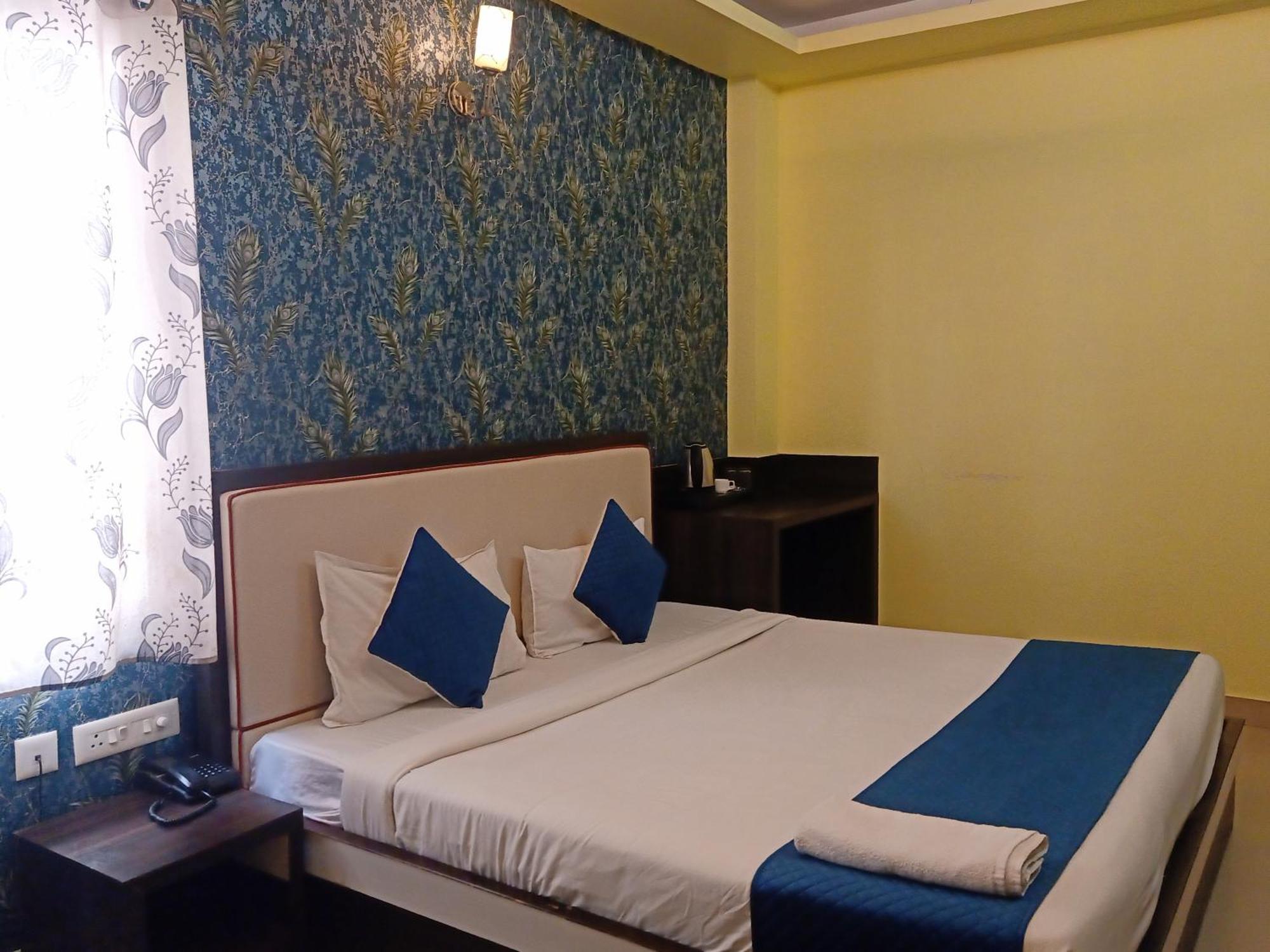 Hotel Janki International 3 Km From Kashi Vishwanath Temple Free Pickup From Railway Station พาราณสี ภายนอก รูปภาพ